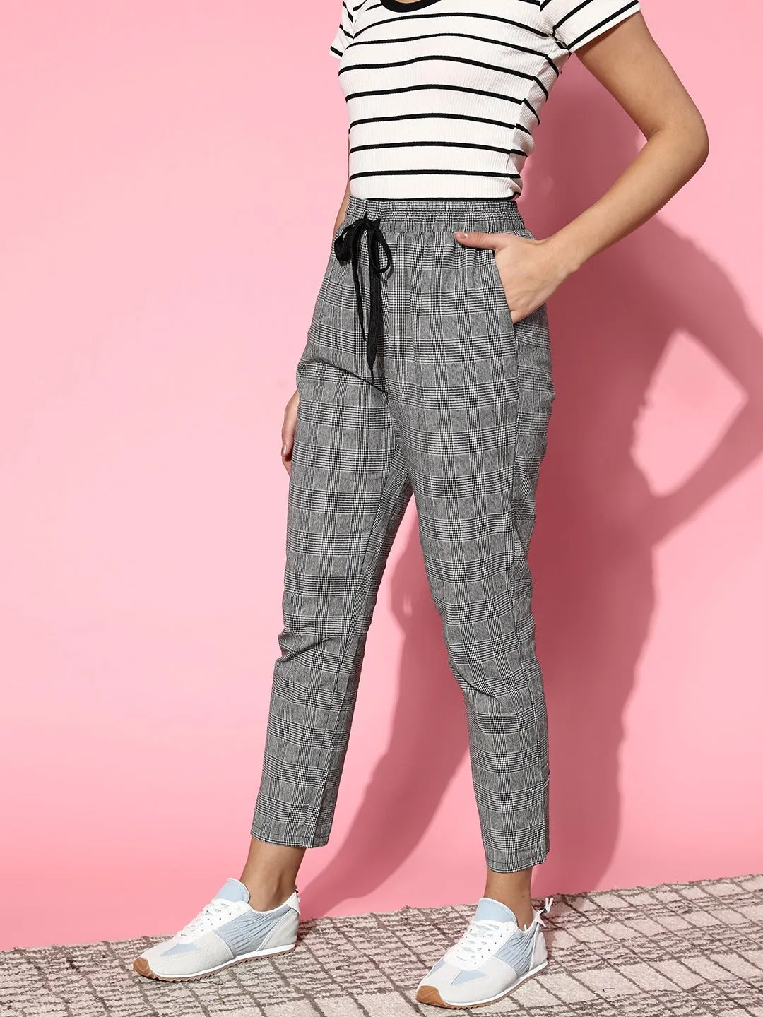 Berrylush Women Grey Checked Pattern Drawstring High-Rise Waist Pleated Regular Joggers