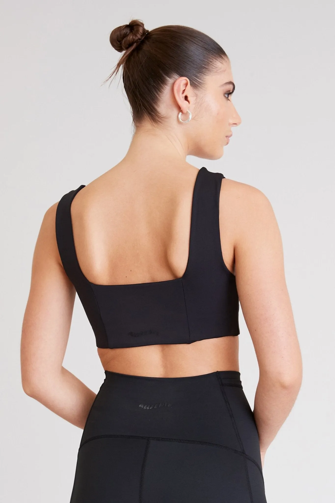 Hustle Square Neck Sports Bra (Black)