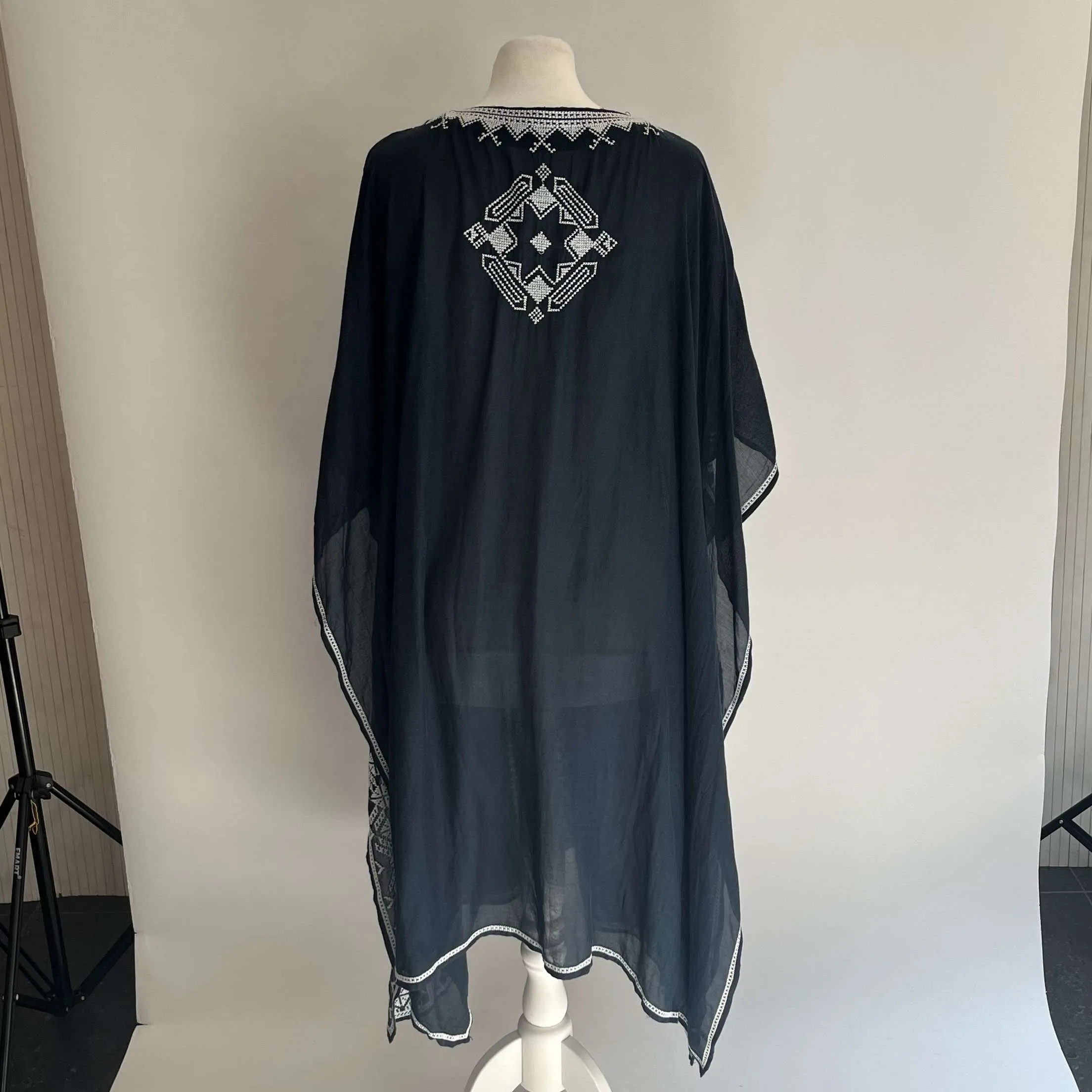 Star Mela Navy & White Embroidered Kaftan M