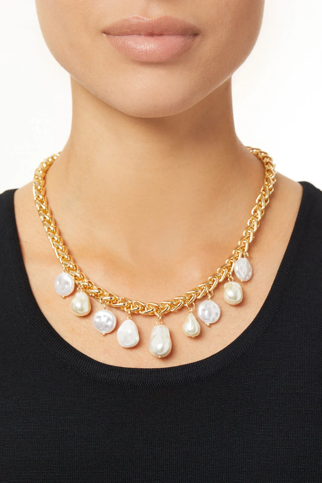 Twisted Chain with Pearl Drops Necklace