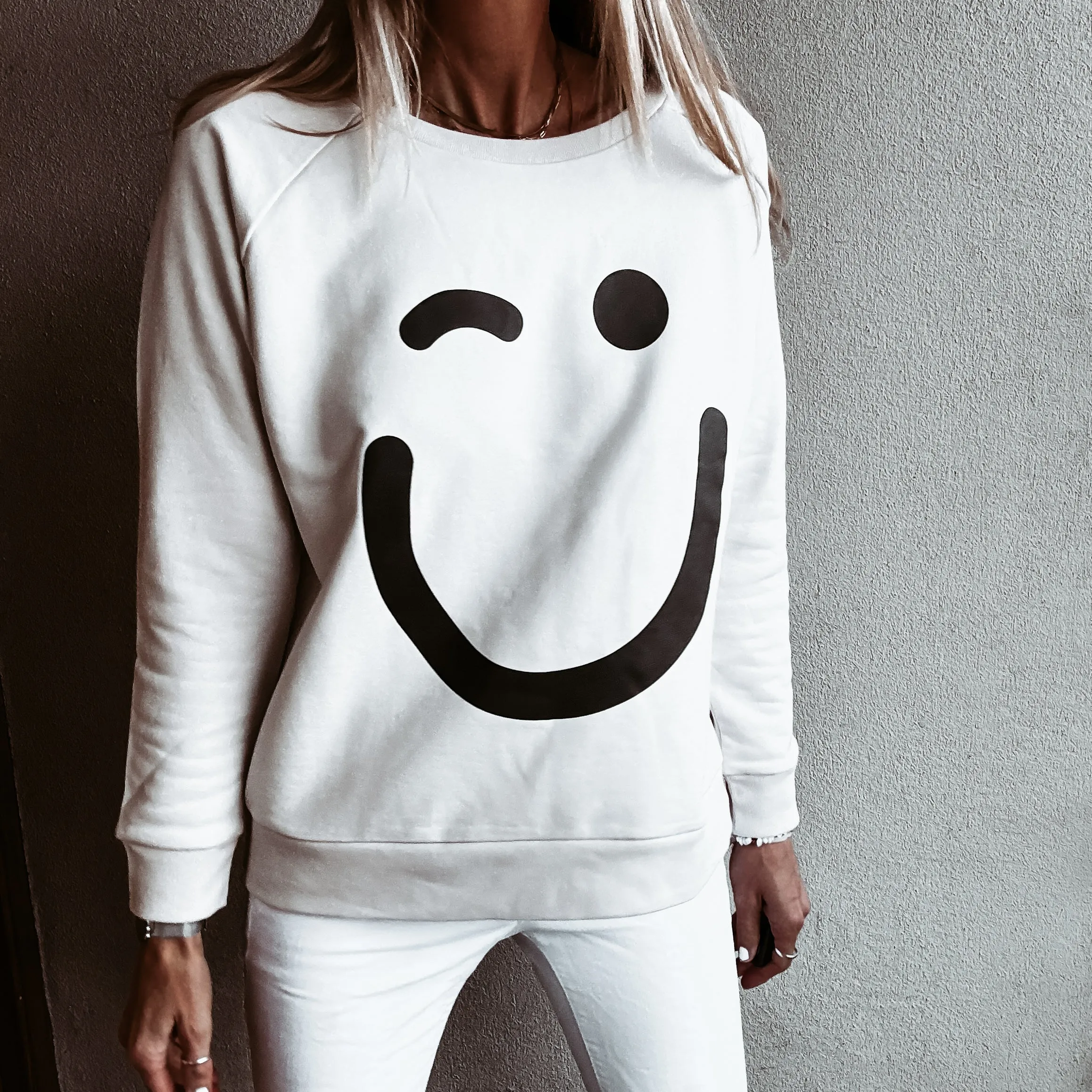 VINTAGE WHITE Smiley sweatshirt *relaxed style* BACK IN STOCK