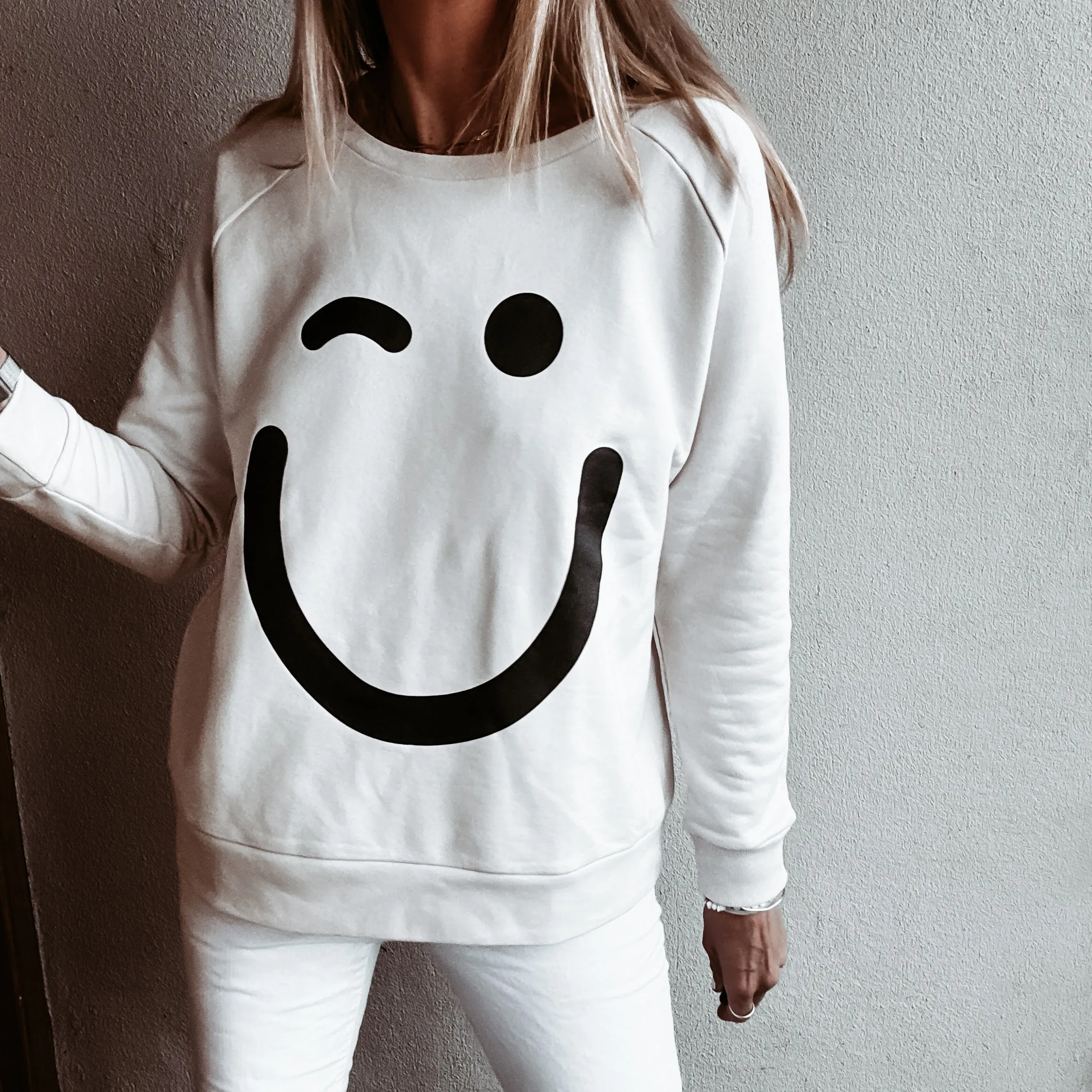 VINTAGE WHITE Smiley sweatshirt *relaxed style* BACK IN STOCK