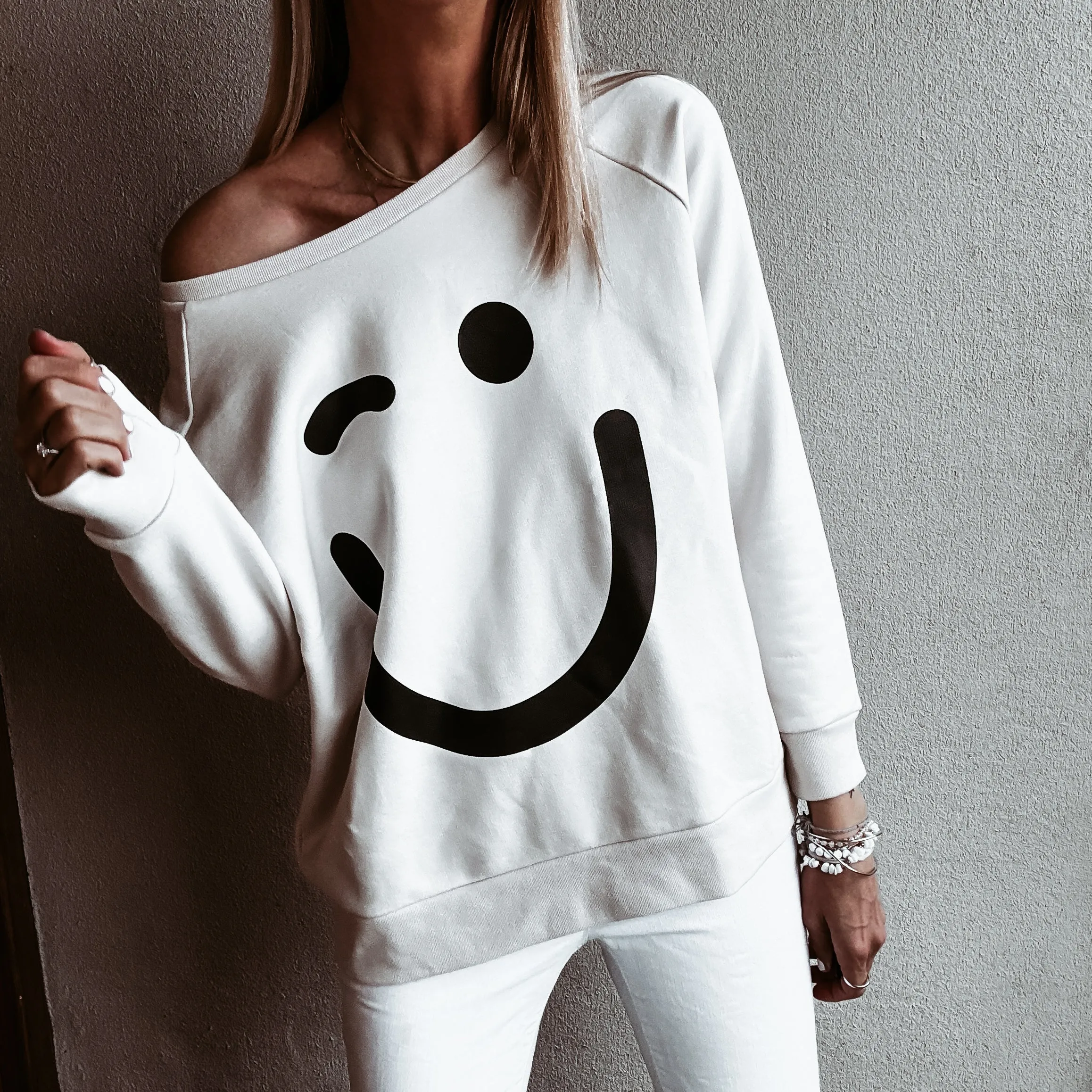 VINTAGE WHITE Smiley sweatshirt *relaxed style* BACK IN STOCK