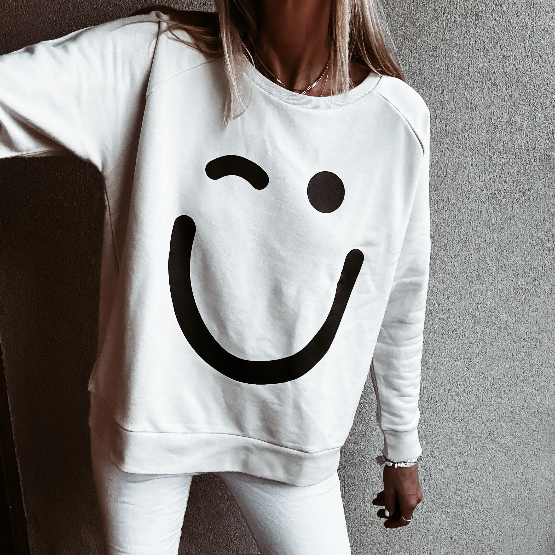 VINTAGE WHITE Smiley sweatshirt *relaxed style* BACK IN STOCK