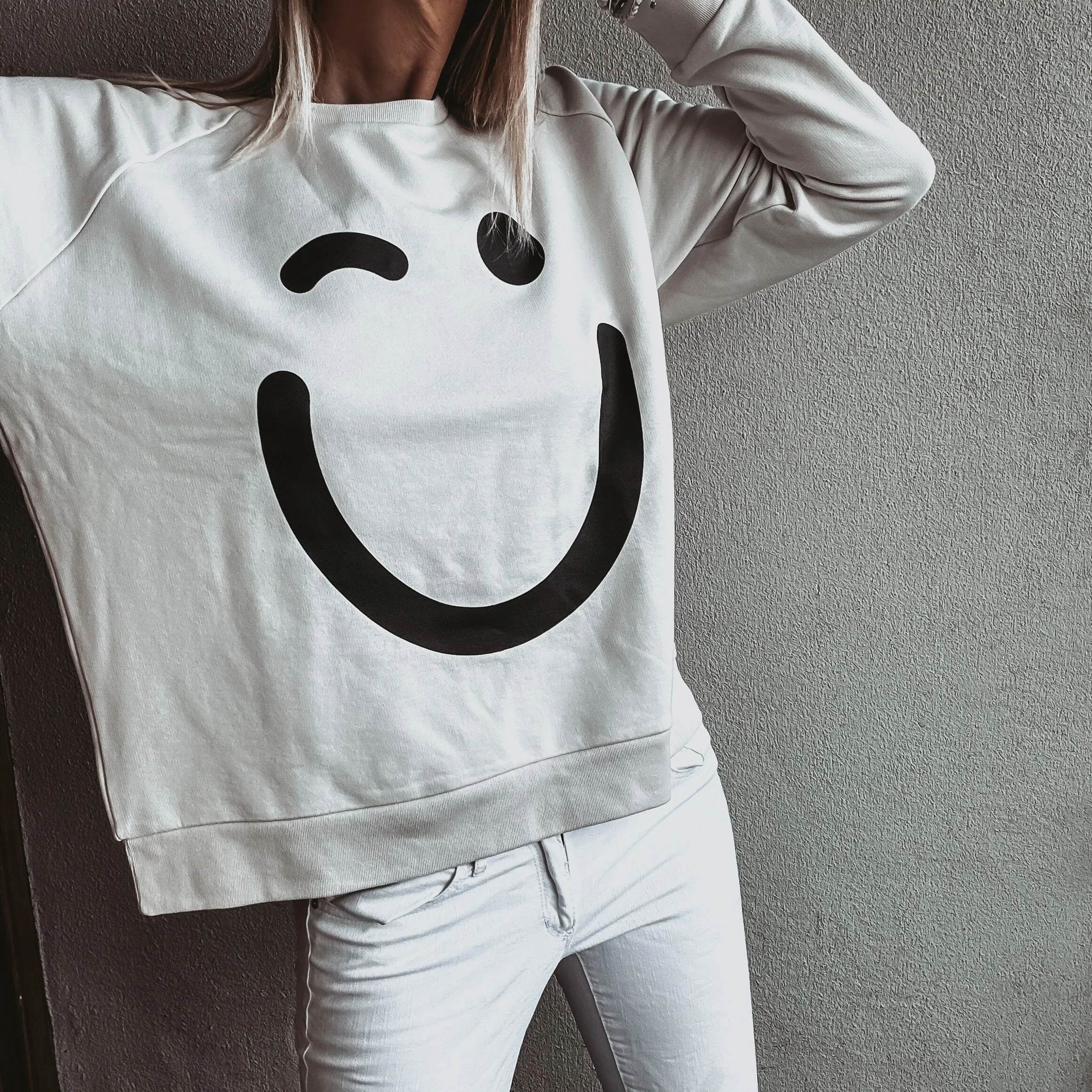 VINTAGE WHITE Smiley sweatshirt *relaxed style* BACK IN STOCK