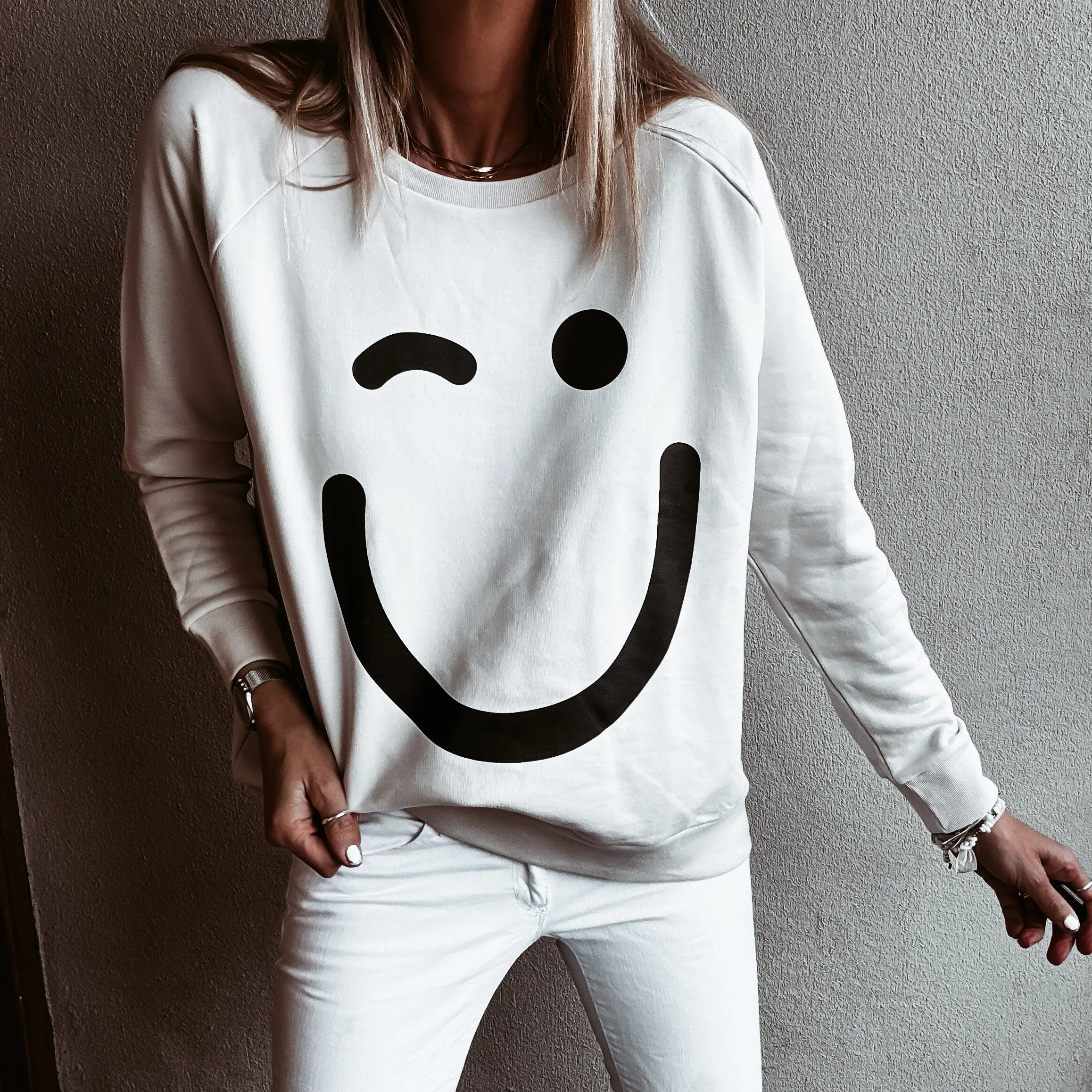 VINTAGE WHITE Smiley sweatshirt *relaxed style* BACK IN STOCK