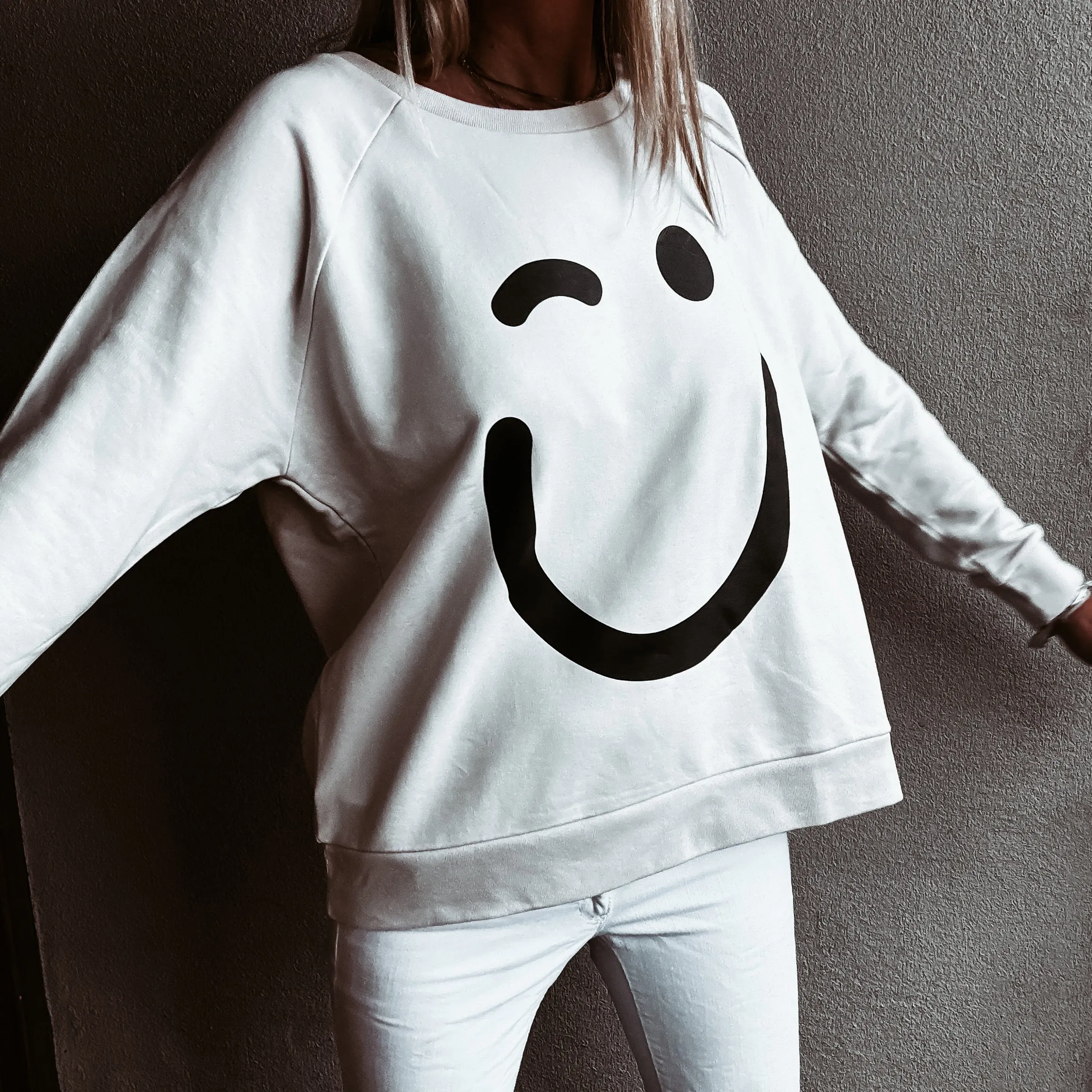 VINTAGE WHITE Smiley sweatshirt *relaxed style* BACK IN STOCK