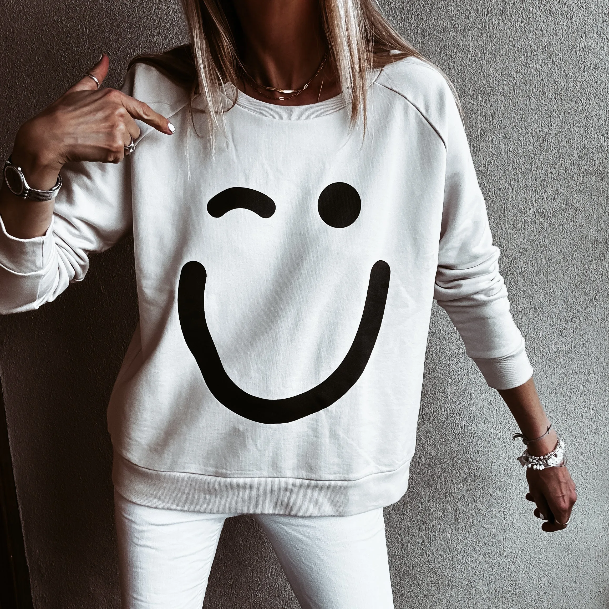 VINTAGE WHITE Smiley sweatshirt *relaxed style* BACK IN STOCK